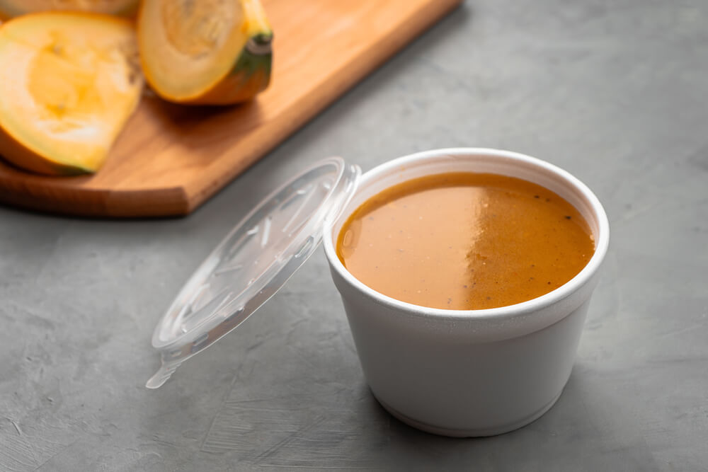 Pojemniki jednorazowe na zupę – papierowe, plastikowe i styropianowe. Który wybrać?