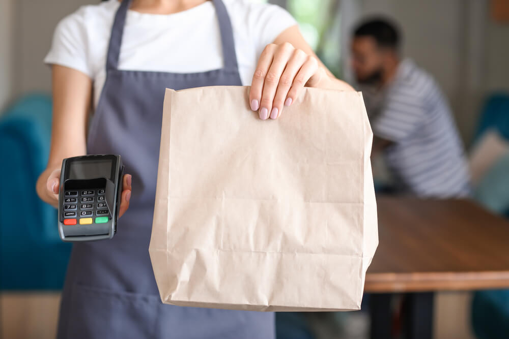 Opłata SUP za pojemniki na żywność – co oznacza dla restauracji i cateringu?