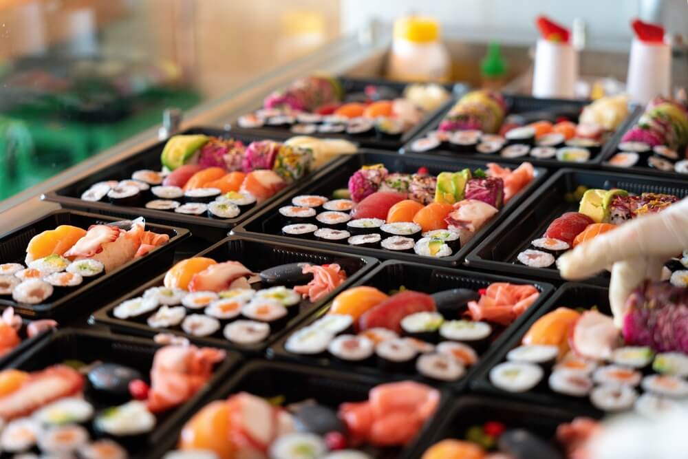 Pojemnik na sushi – przegląd opakowań jednorazowych do sushi na wynos i delivery